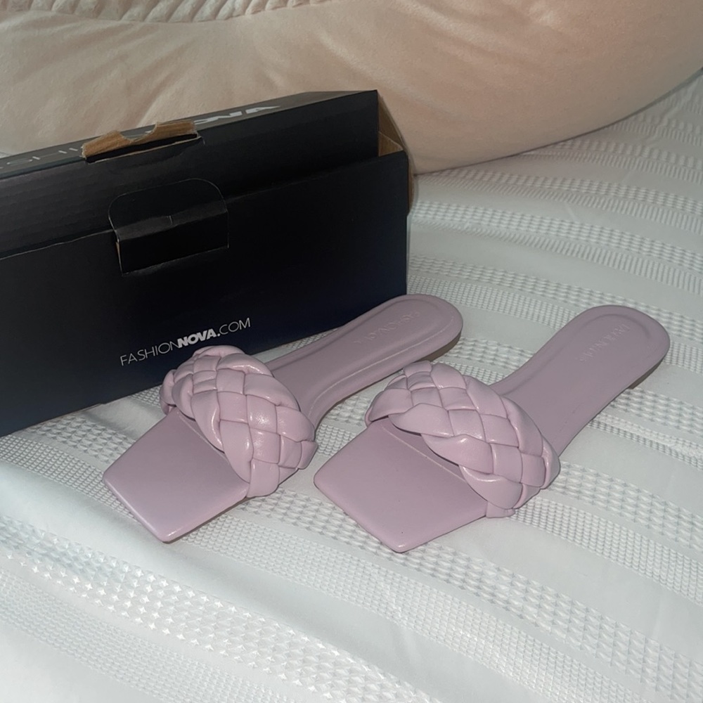 Fashion Nova flat sandals.color lavander. Size 6. Completely new in box.